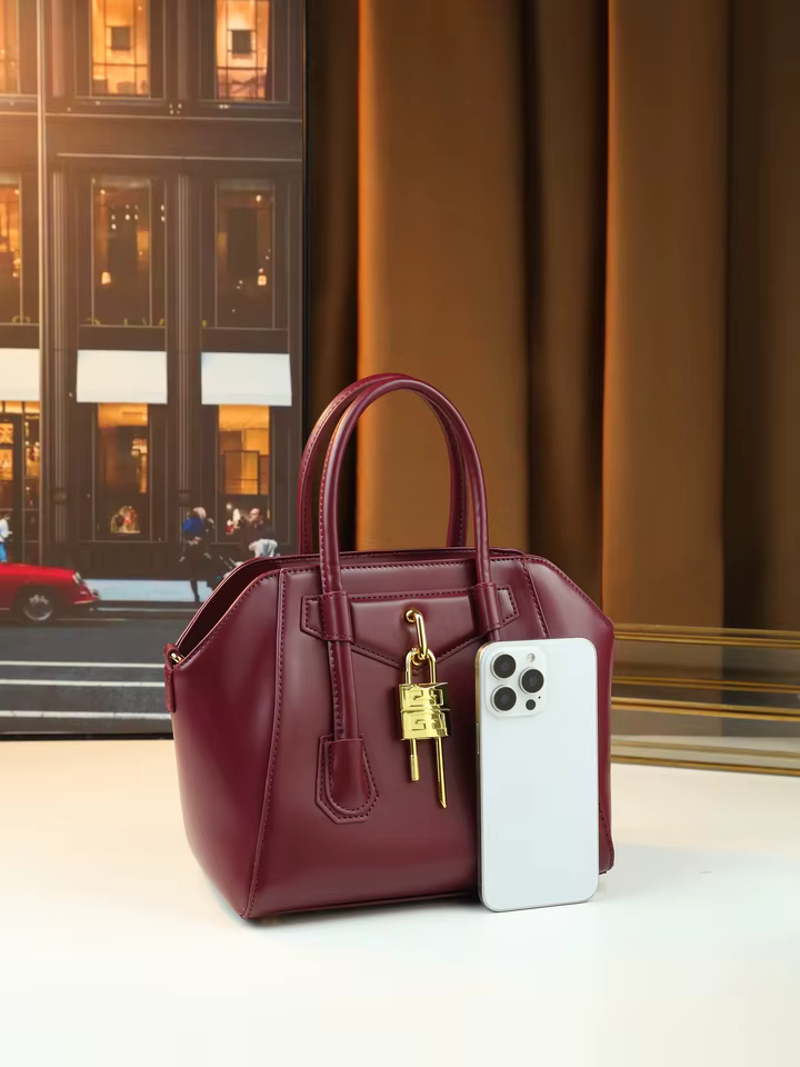 Simple casual metal lock tote 2026 new versatile large-capacity Boston bag