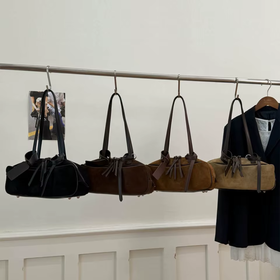 Retro Hand-Held Bowling Bag for Women's Autumn and Winter New Fashion Trend Suede Underarm Bag, Niche Commuting Bag